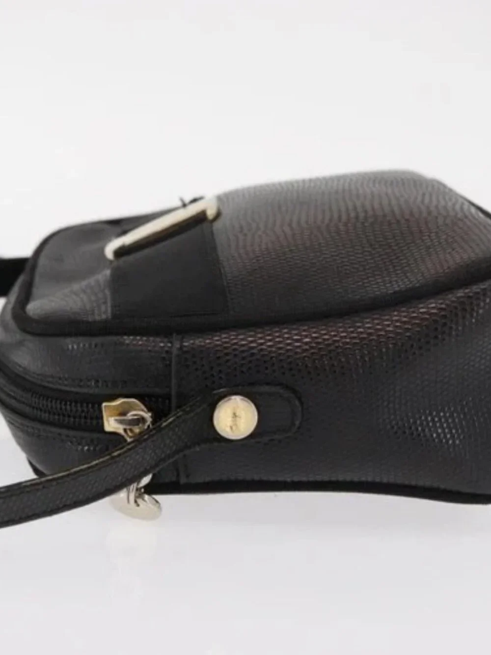Salvatore Ferragamo Vala Shoulder Bag Leather Black Gold Auth BA7662